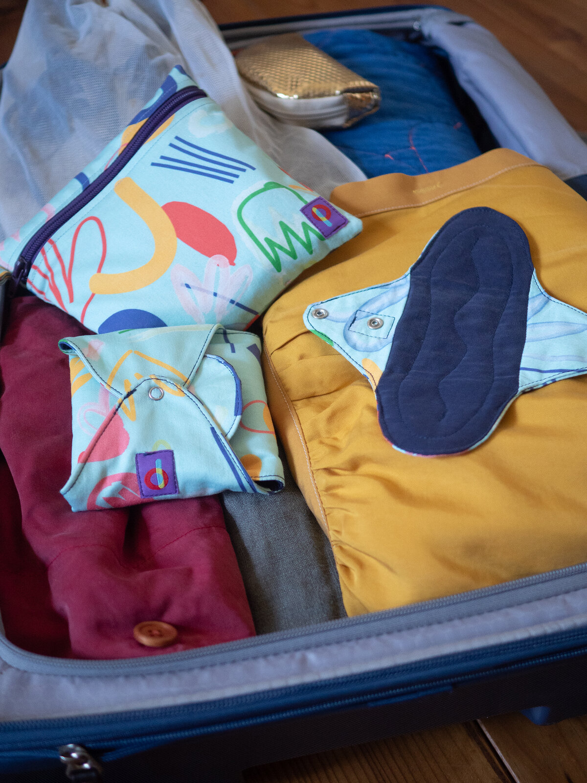 Penso Traços Florais e Bolsa Traços Florais na mala